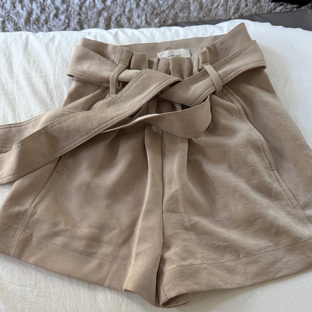 Aritzia Wilfred Women's Tan Belted Shorts